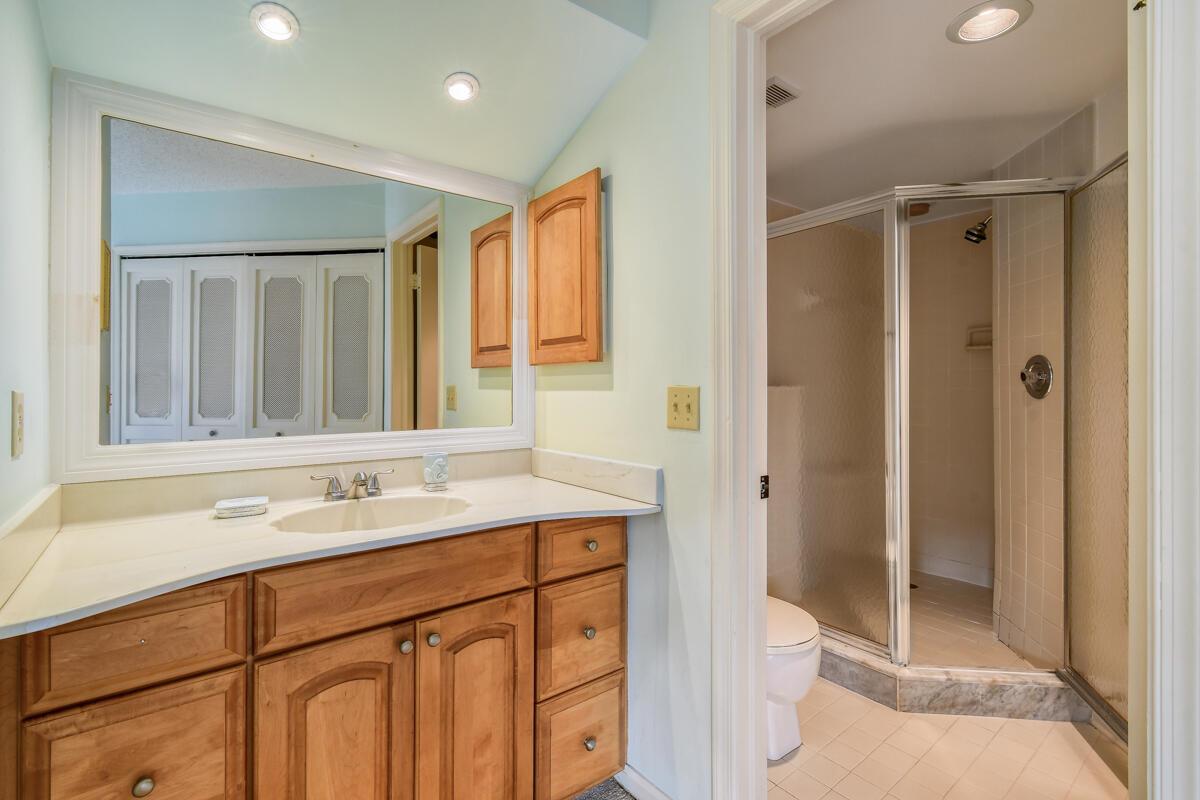 Uno Lago - Residential Lease