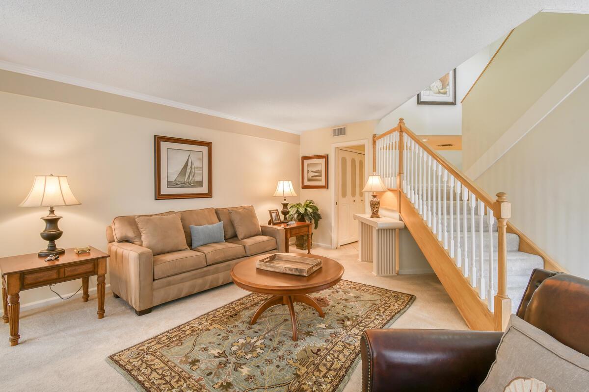 Uno Lago - Residential Lease