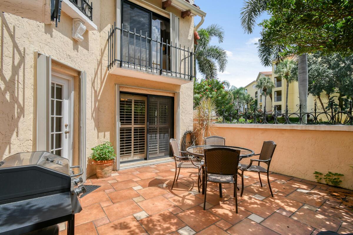 Uno Lago - Residential Lease