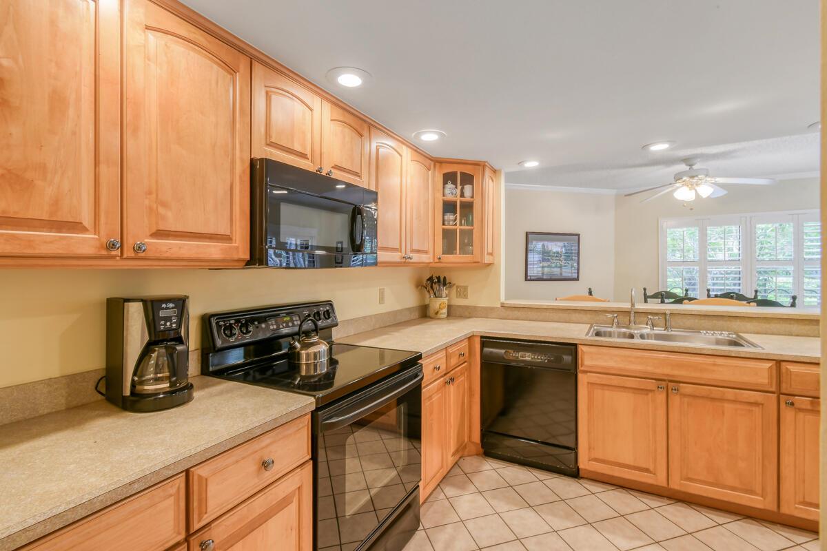 Uno Lago - Residential Lease