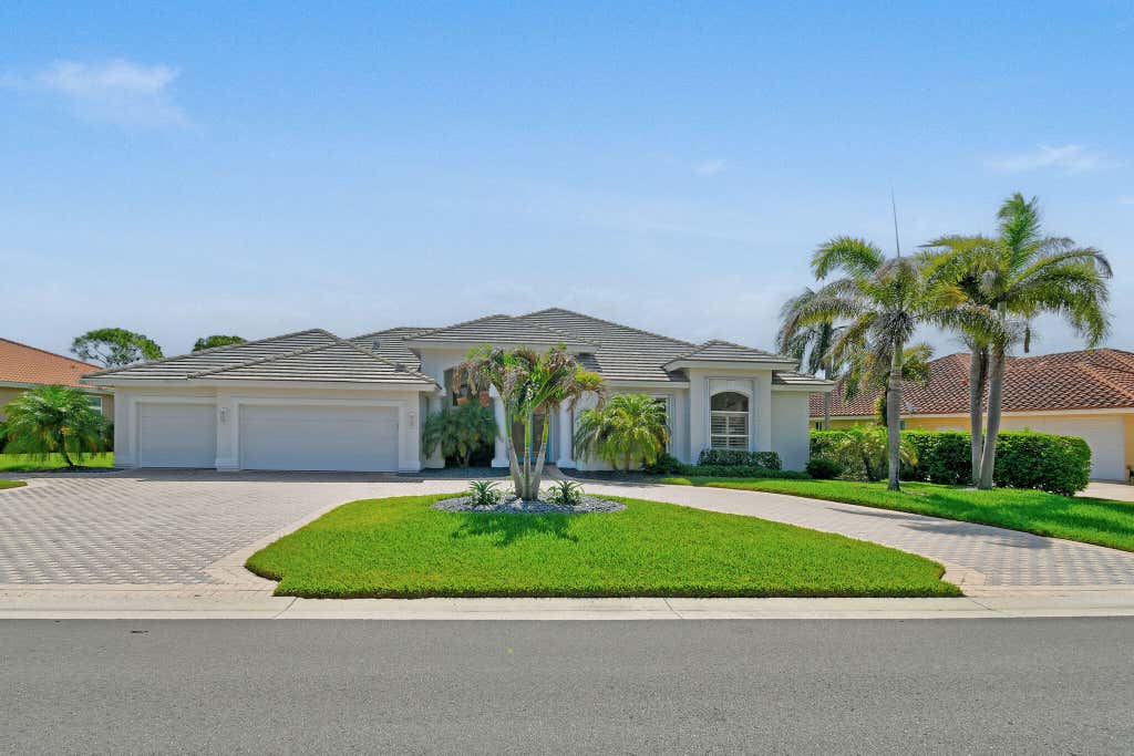 Photo of 8091 SE Woodlake Lane W, Hobe Sound, FL 33455 (MLS # B26043016)