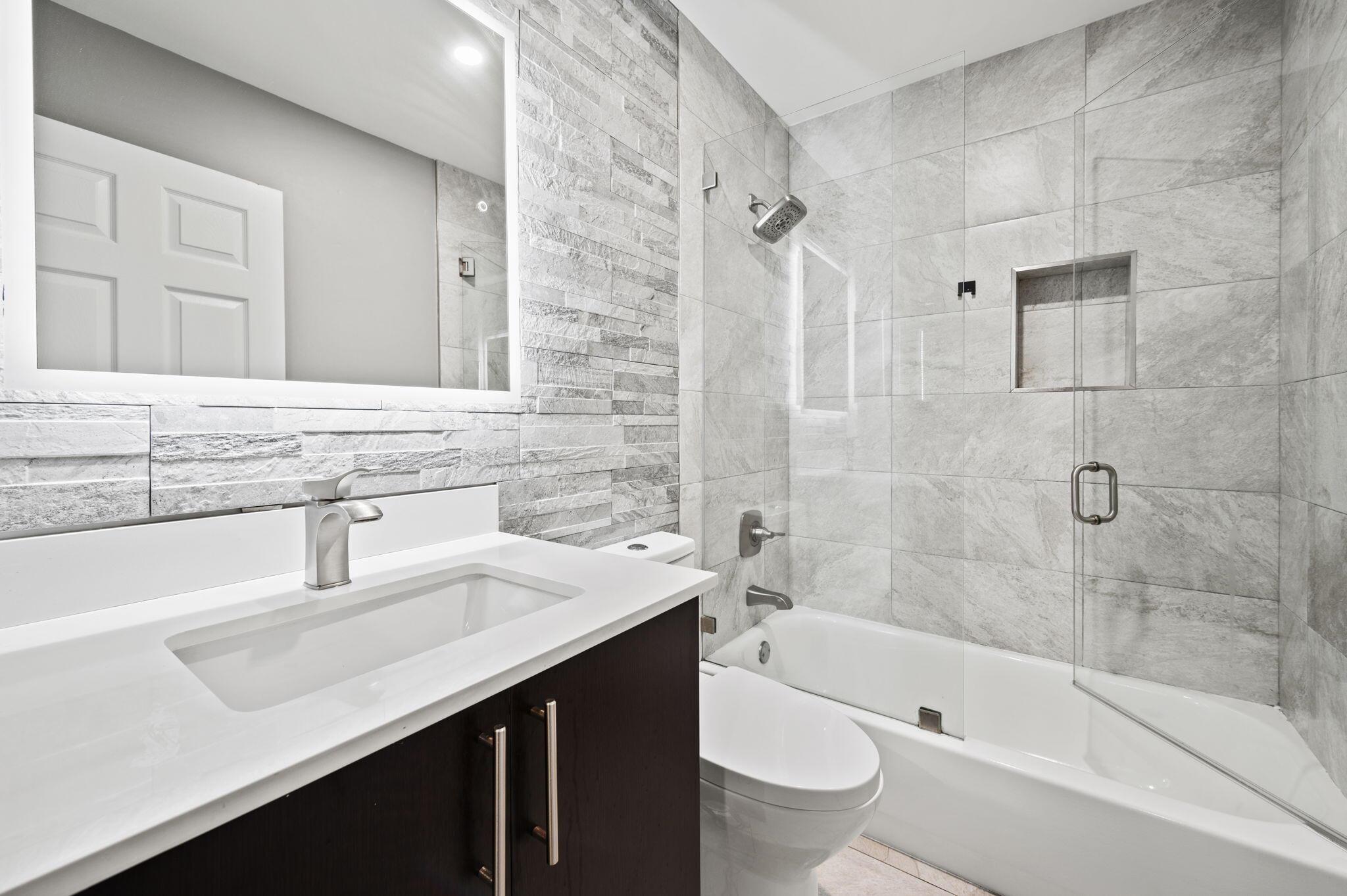 REGENCY LAKES AT COCONUT - Residential