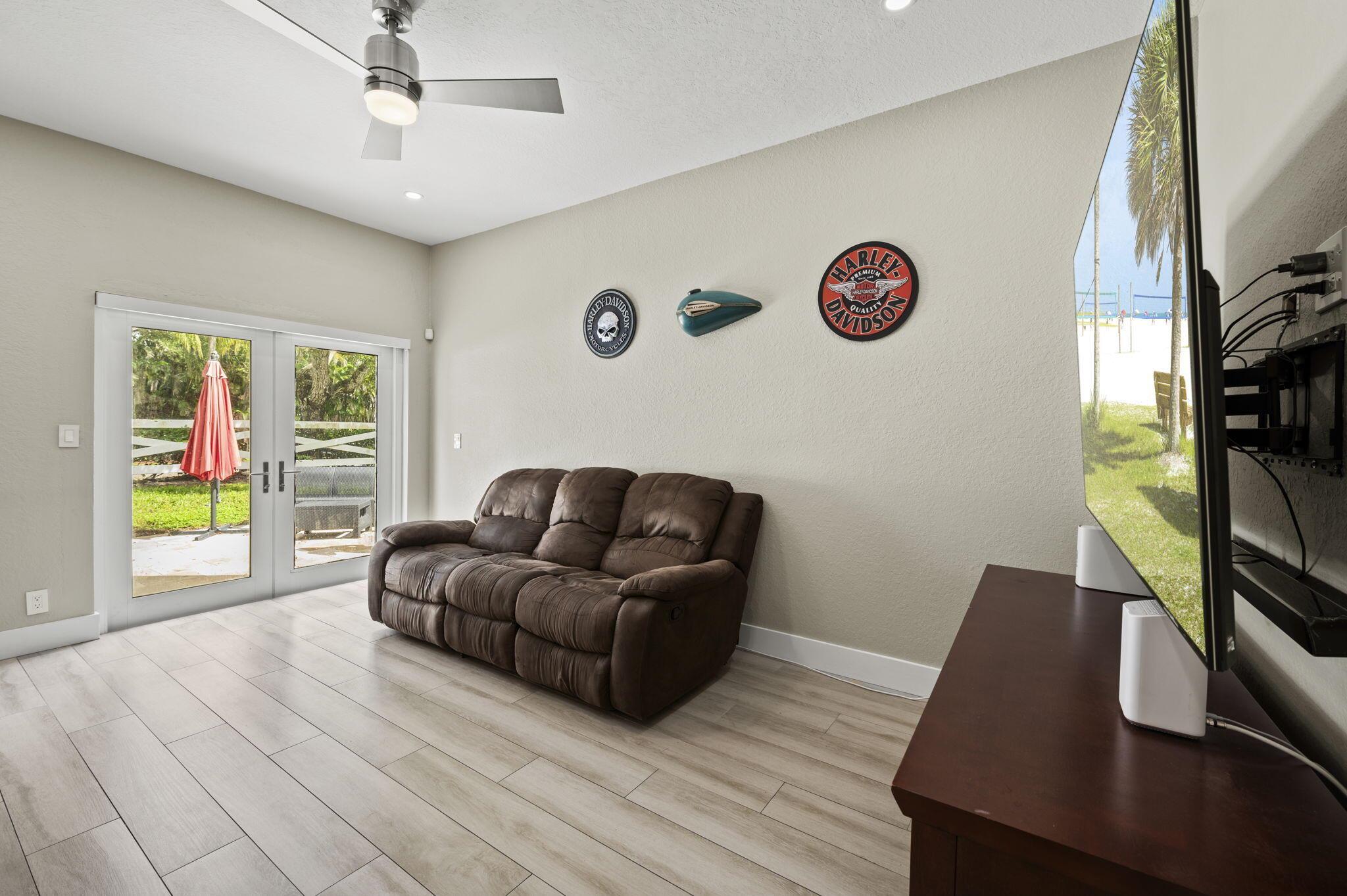 REGENCY LAKES AT COCONUT - Residential