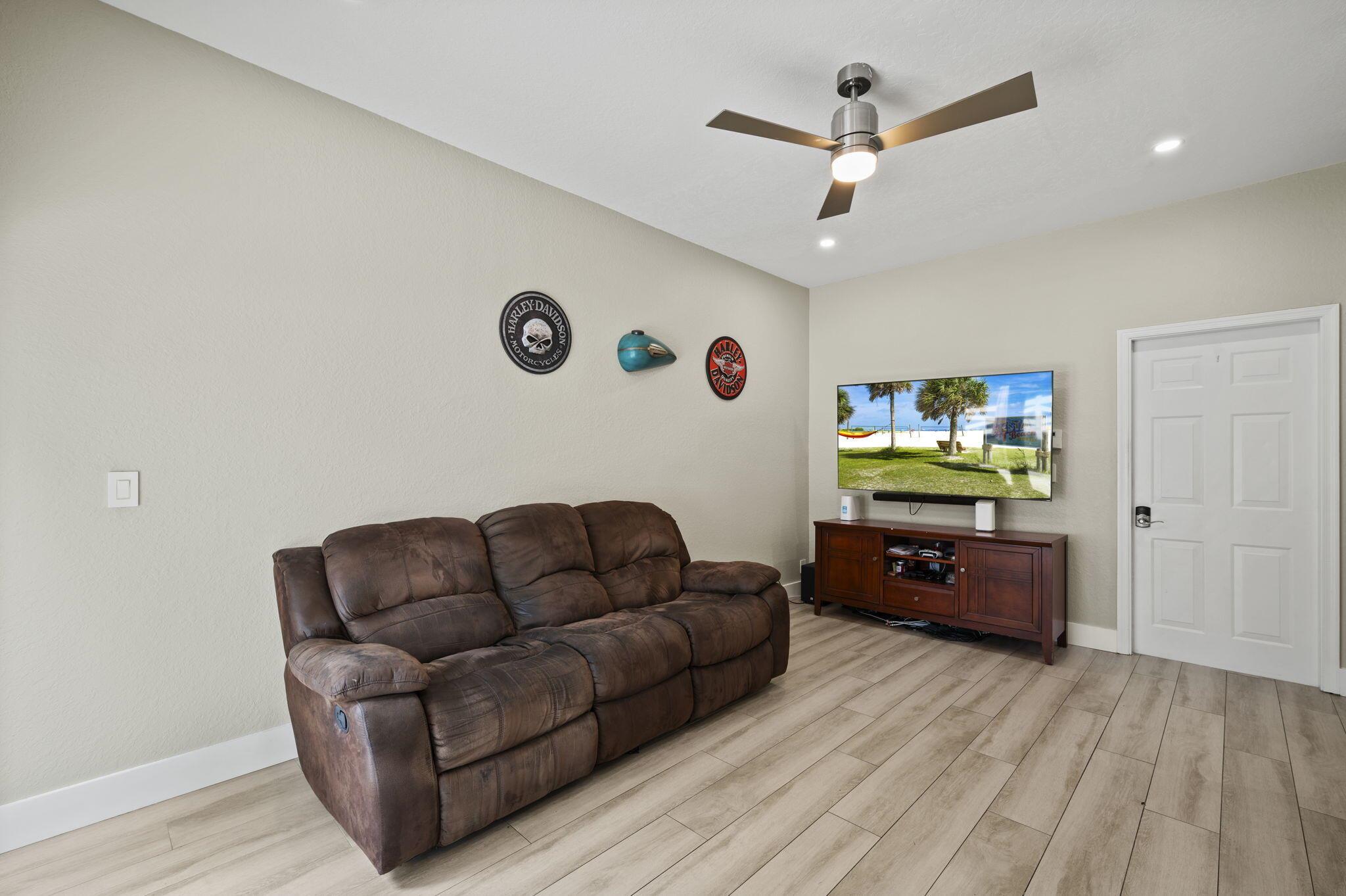 REGENCY LAKES AT COCONUT - Residential