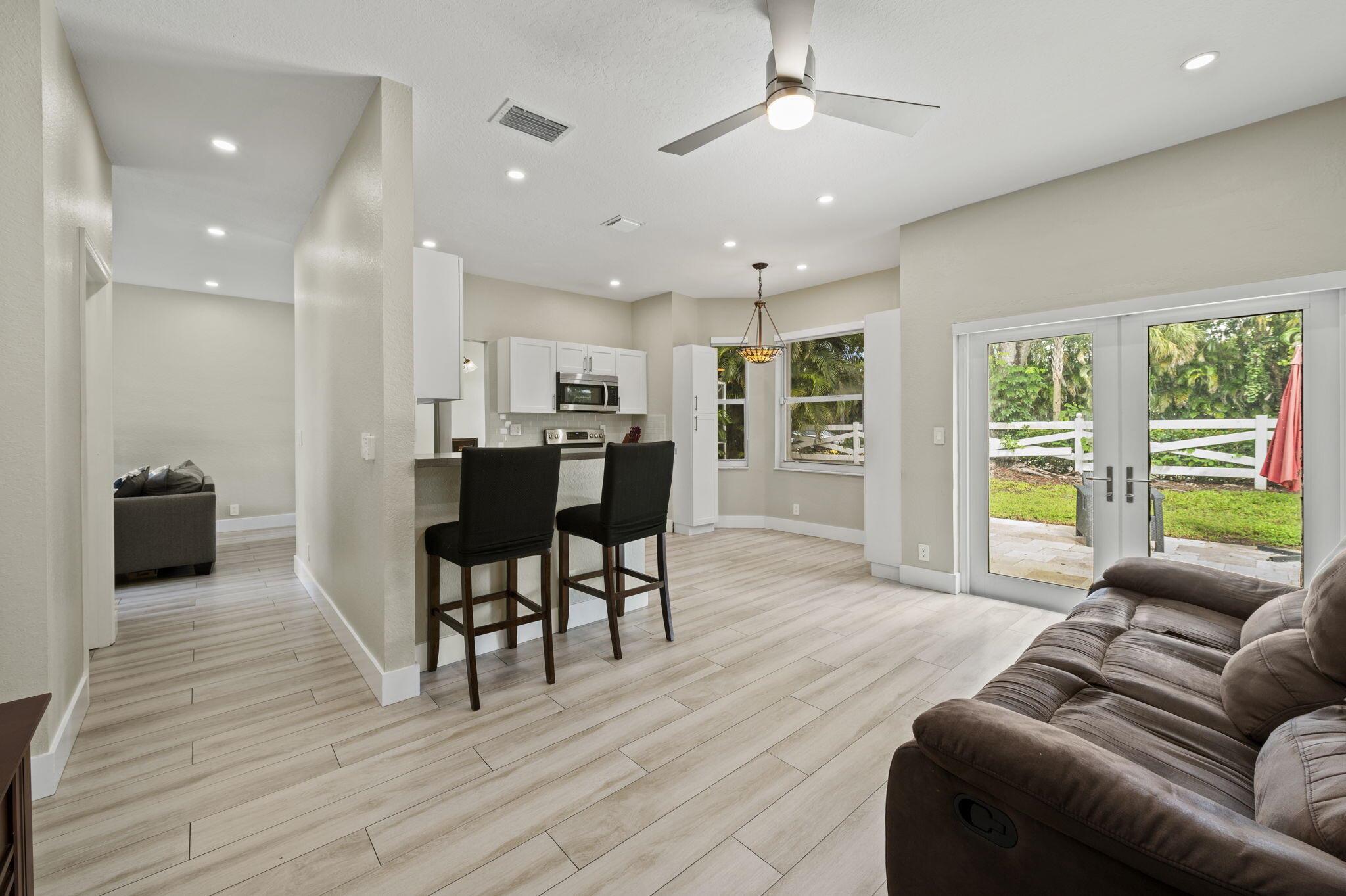 REGENCY LAKES AT COCONUT - Residential