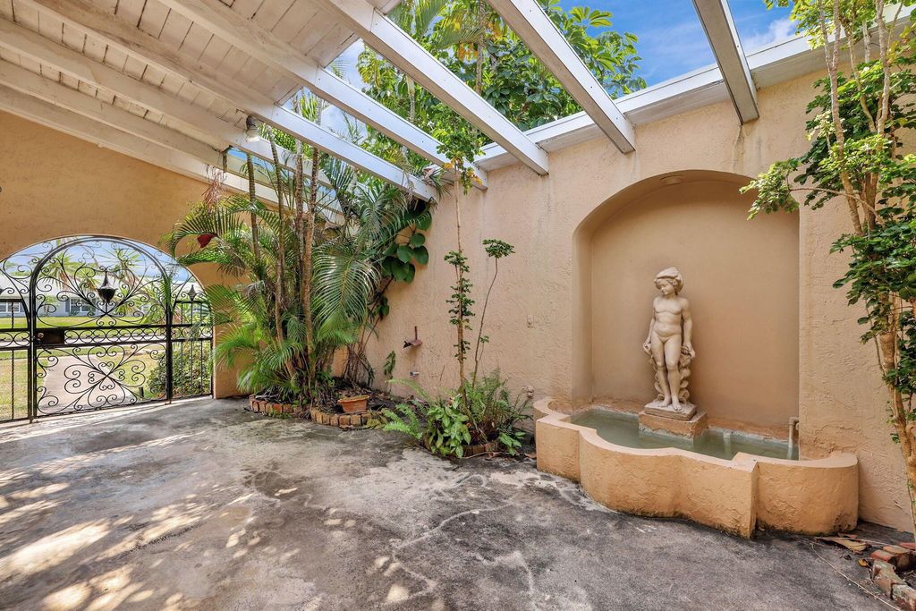 Photo of 1010 Grandview Boulevard, Fort Pierce, FL 34982 (MLS # R10971407)