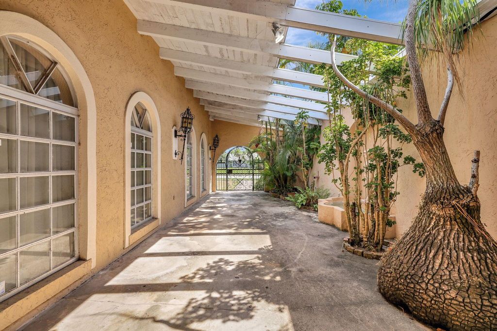 Photo of 1010 Grandview Boulevard, Fort Pierce, FL 34982 (MLS # R10971407)