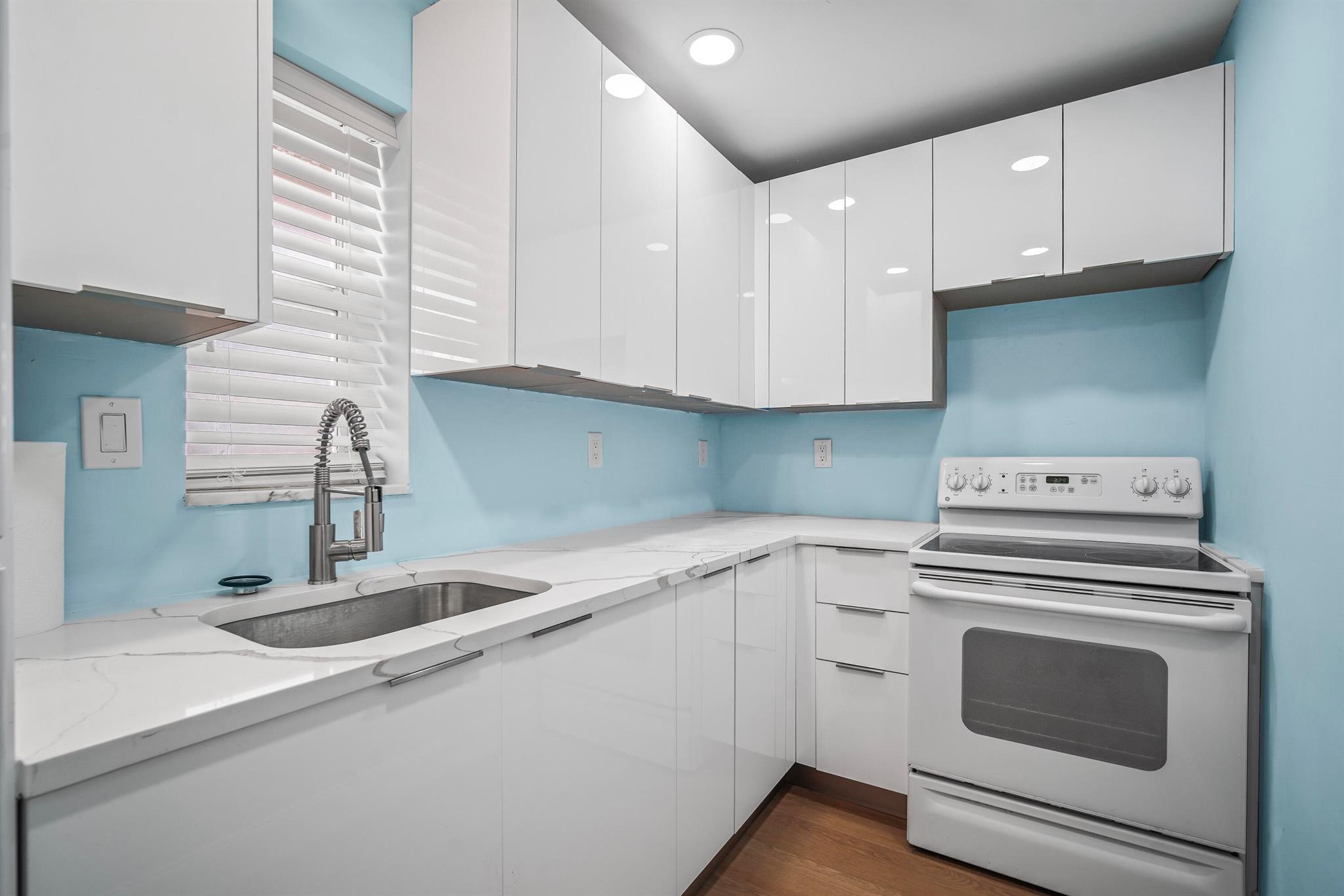 3201 NE 14th St Causeway 609