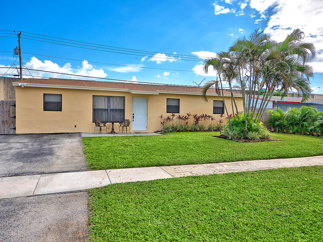 PALM BEACH SQUARE - Residential