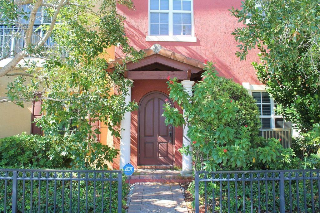Photo of 531 S Federal Highway #15, Lake Worth Beach, FL 33460 (MLS # R11134890)