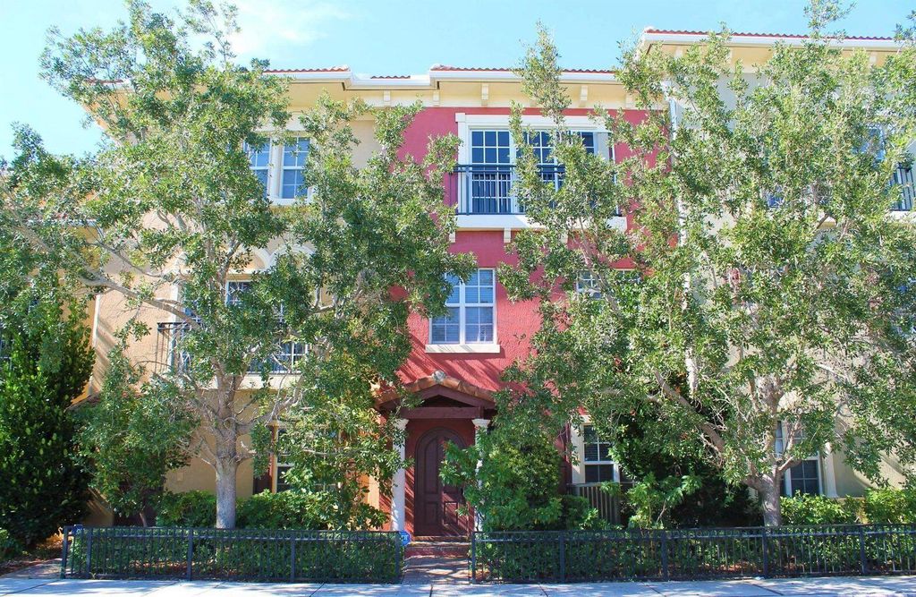 Photo of 531 S Federal Highway #15, Lake Worth Beach, FL 33460 (MLS # R11134890)