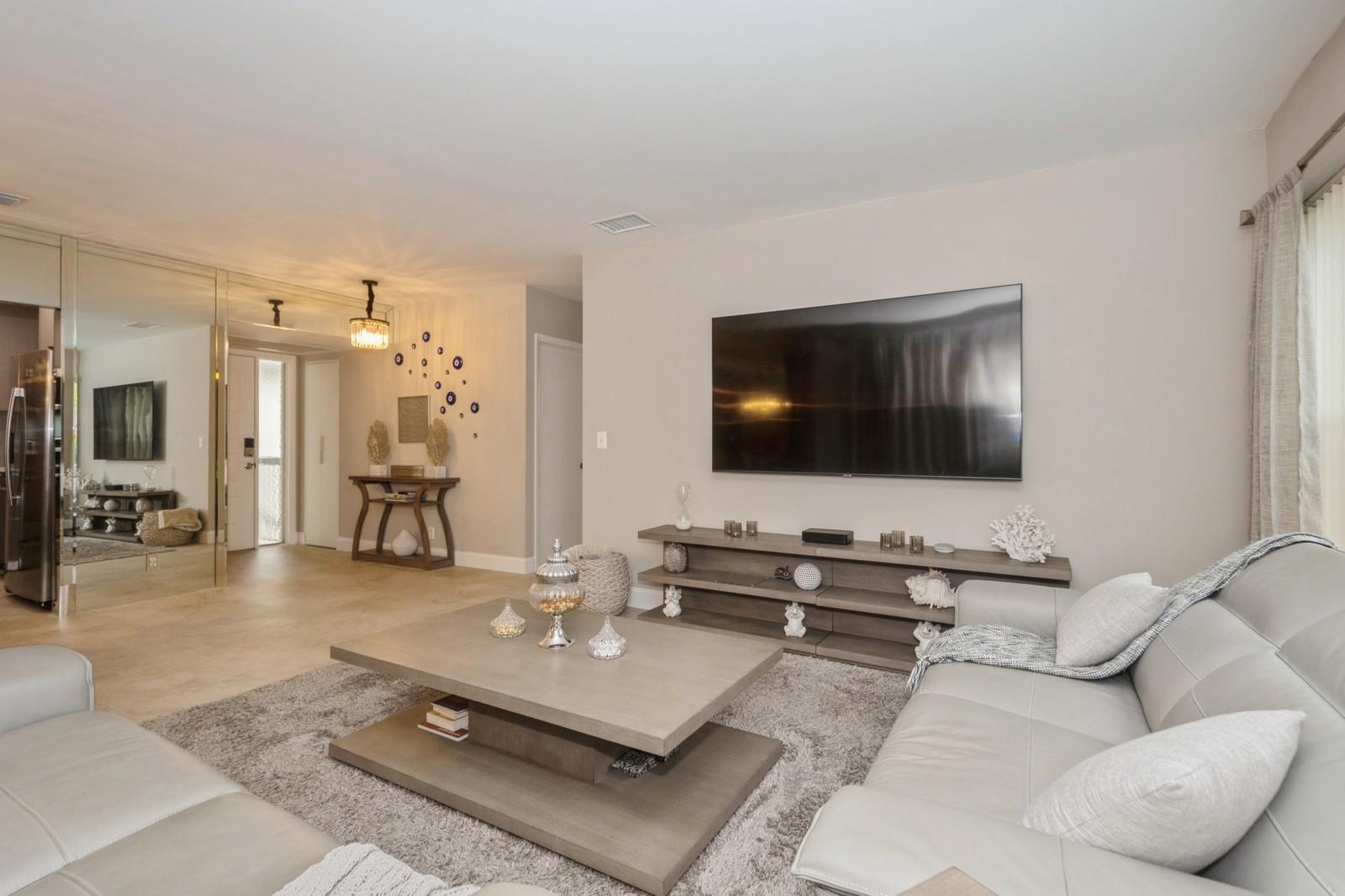 4485 Carambola Cir 27322