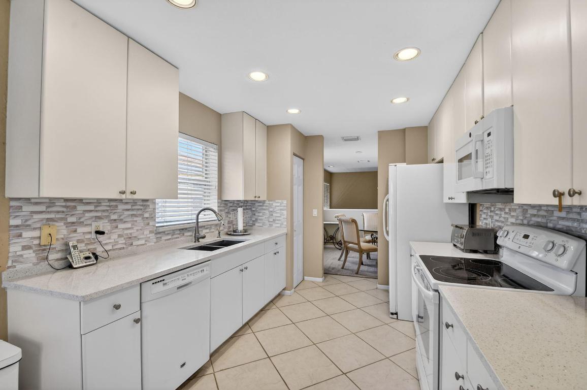 CORAL LAKES - Residential