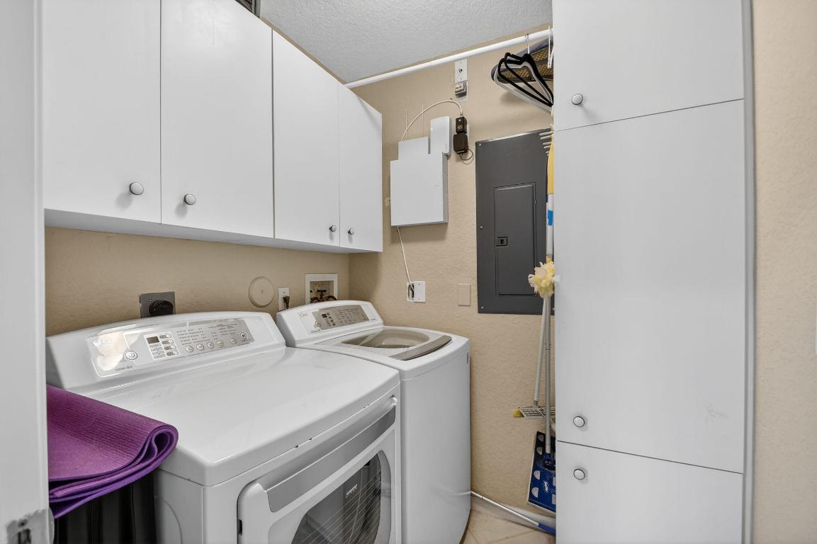 CORAL LAKES - Residential