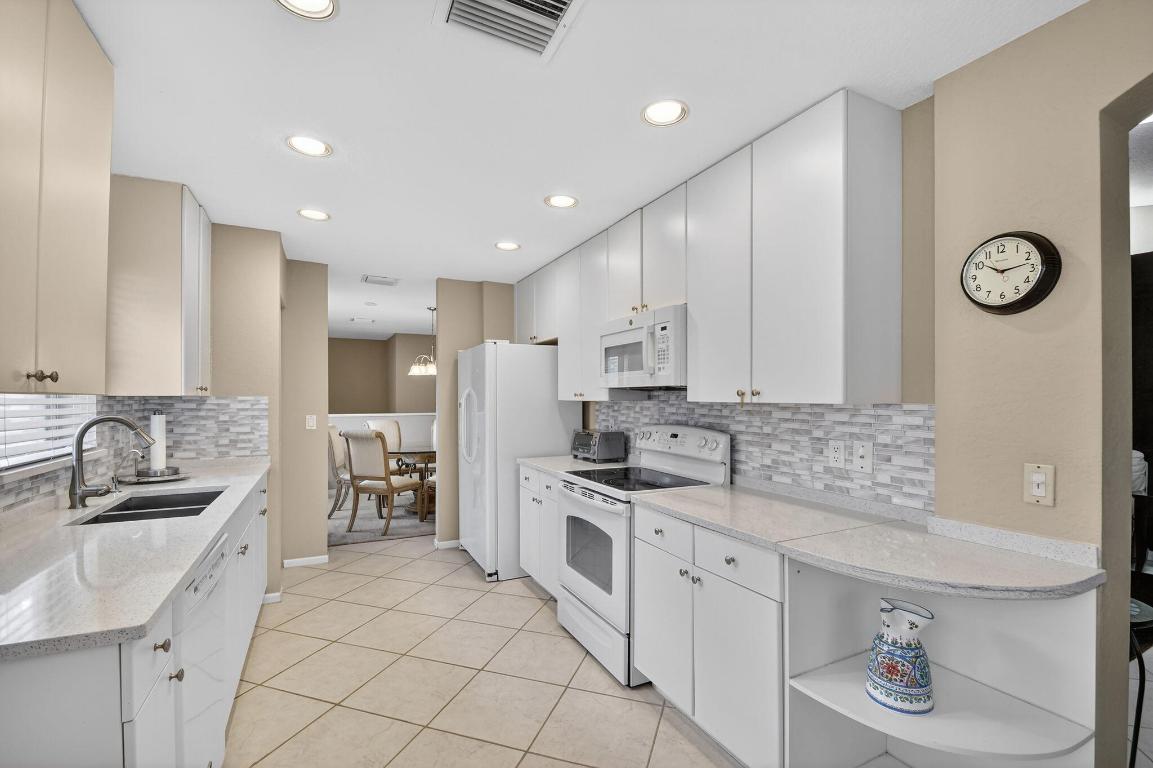 CORAL LAKES - Residential