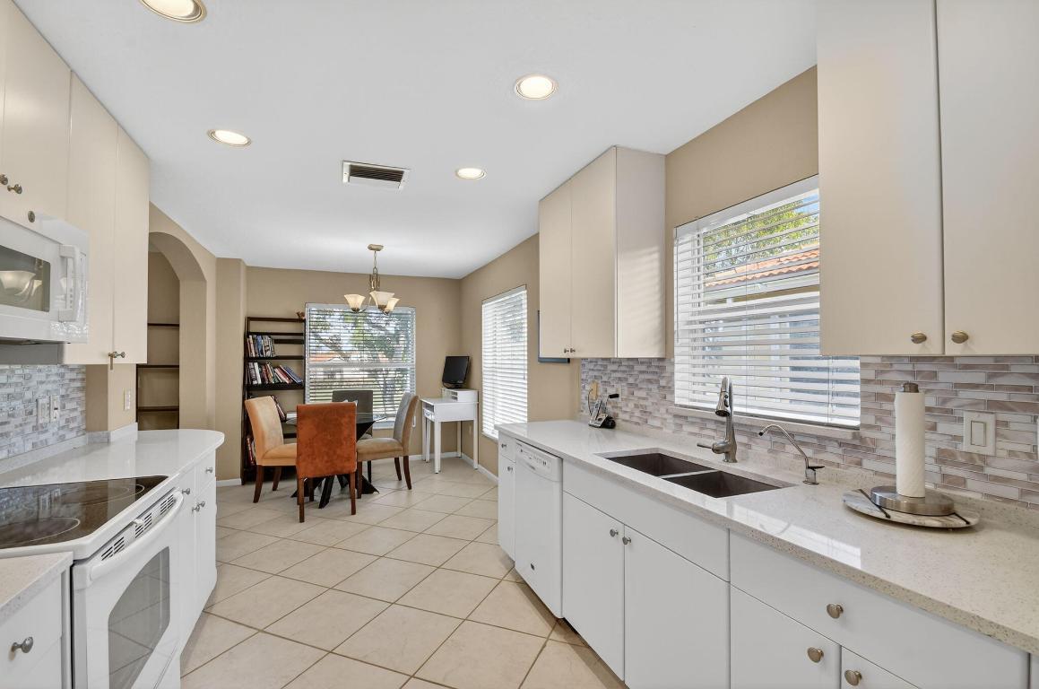 CORAL LAKES - Residential