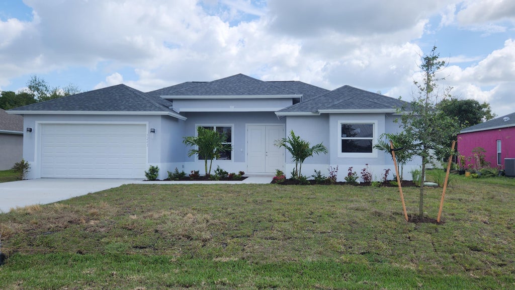 Photo of 5203 NW West Piper Circle, Port Saint Lucie, FL 34986 (MLS # R10973787)