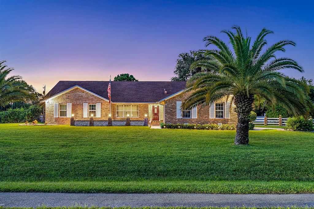 Photo of 8667 150th Court N, Palm Beach Gardens, FL 33418 (MLS # R10743855)