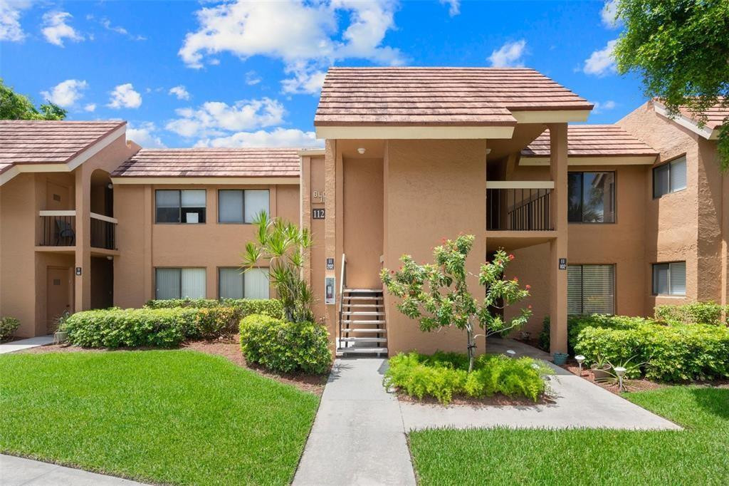GREEN LAKES CONDO 1 THRU 21 OR3248P1 - Residential