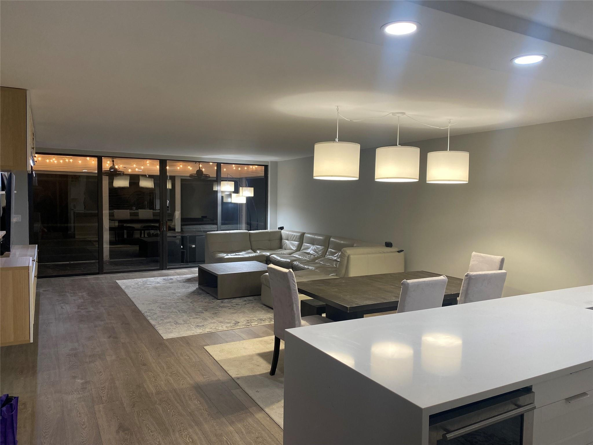 GREEN LAKES CONDO 1 THRU 21 OR3248P1 - Residential