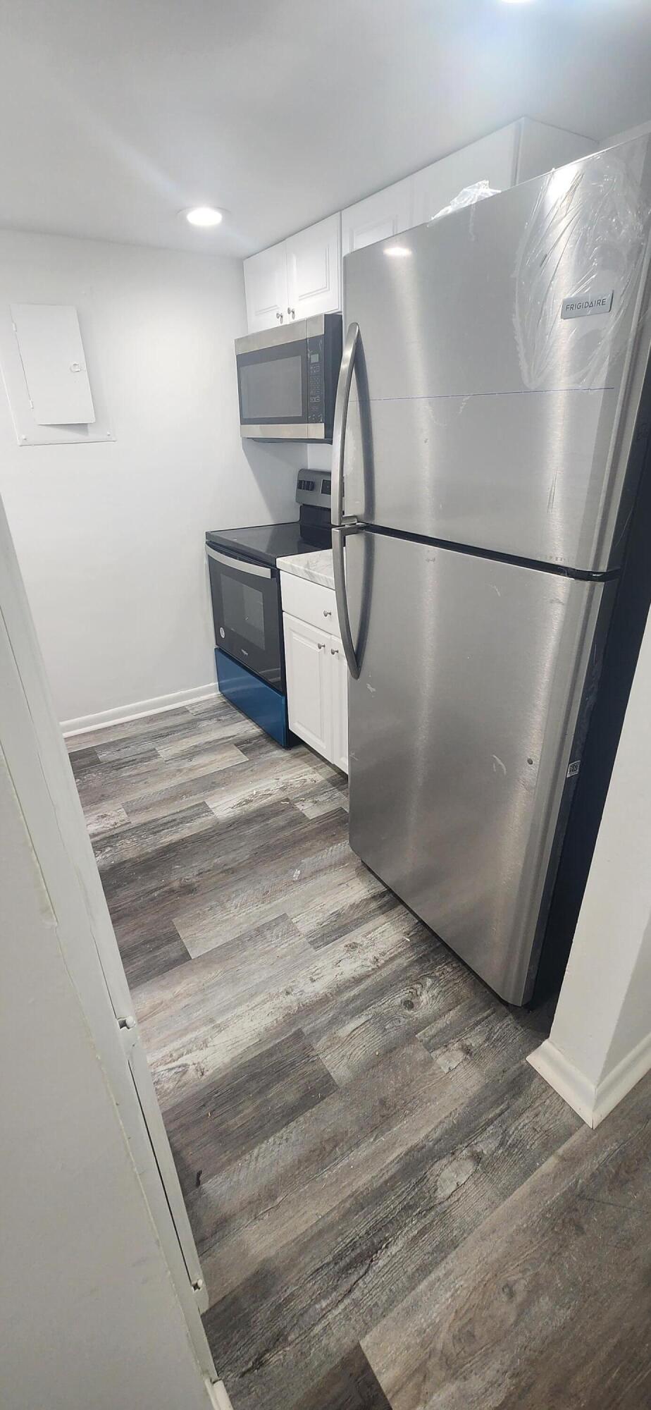 LA CASTELLANA CONDO - Residential Lease