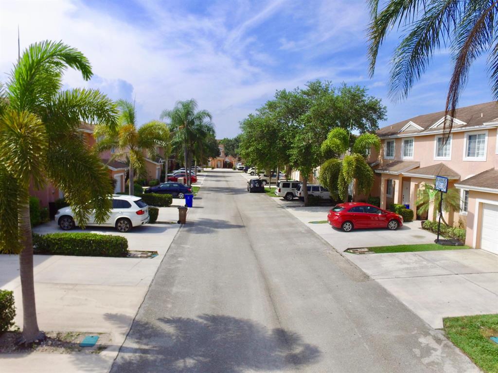 OLYMPIA & YORK RESIDENTIAL PLAT - Residential Lease