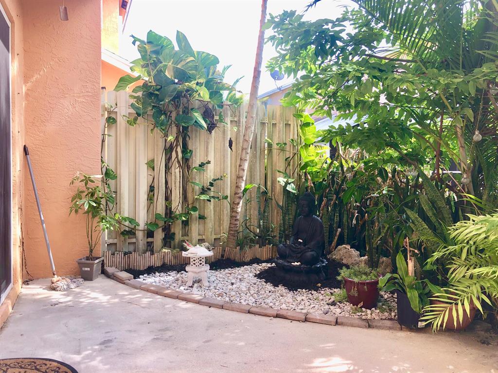 OLYMPIA & YORK RESIDENTIAL PLAT - Residential Lease