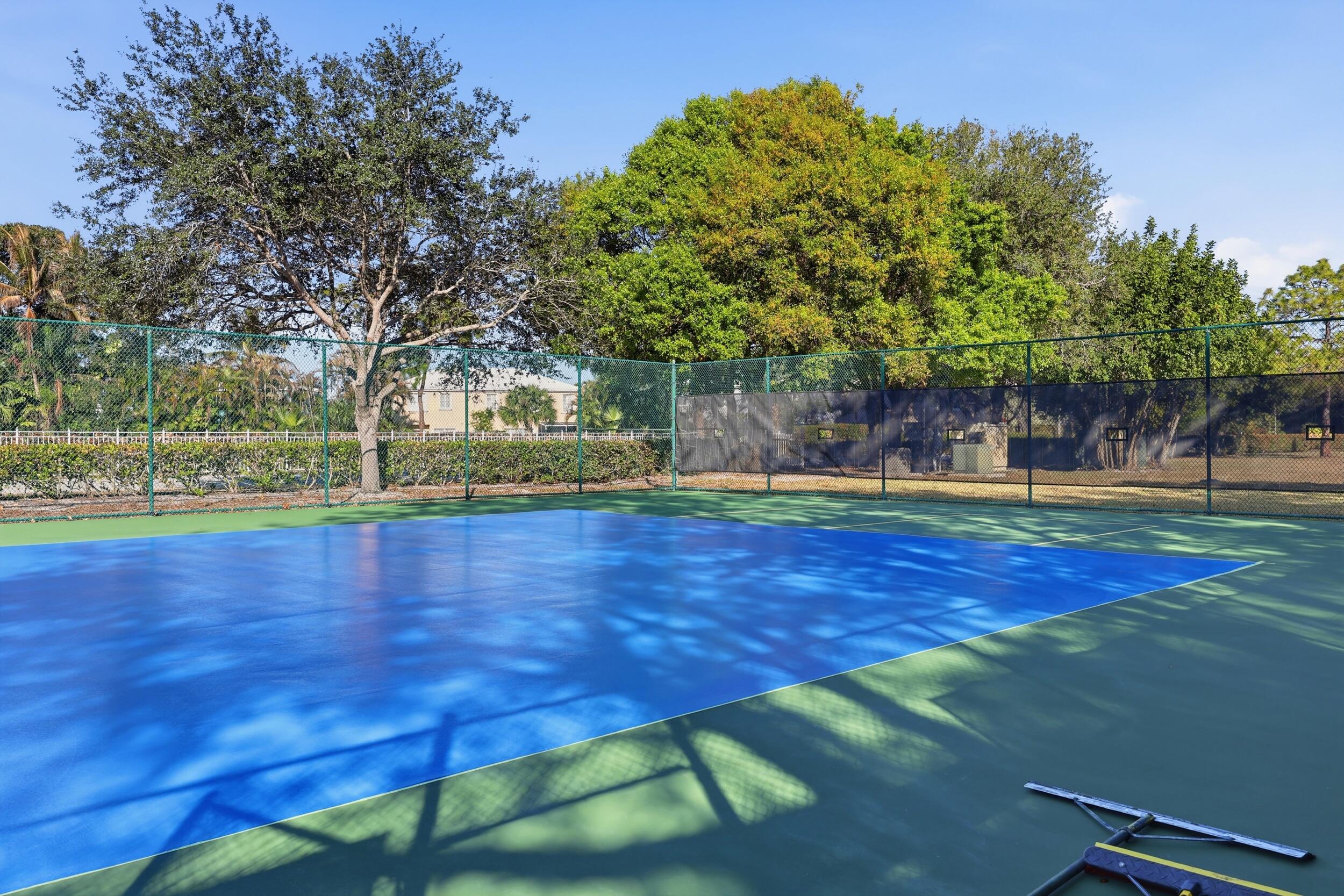 IROQUOIS PARK - Residential