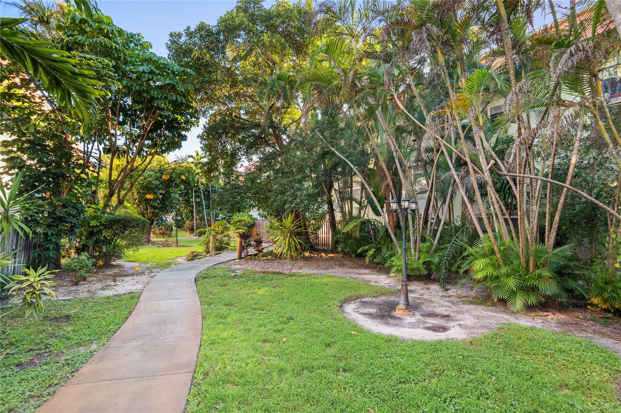 RACQUET CLUB - Residential Lease