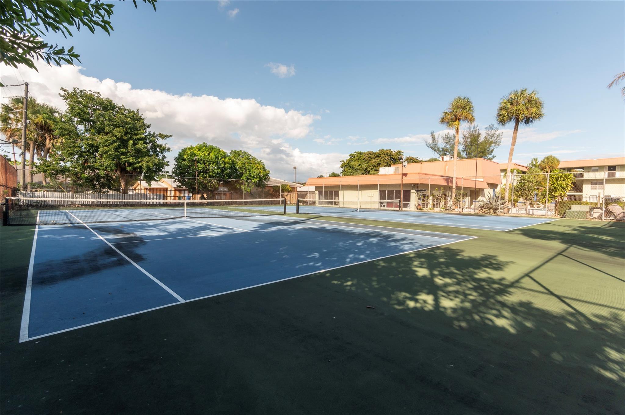 RACQUET CLUB - Residential Lease