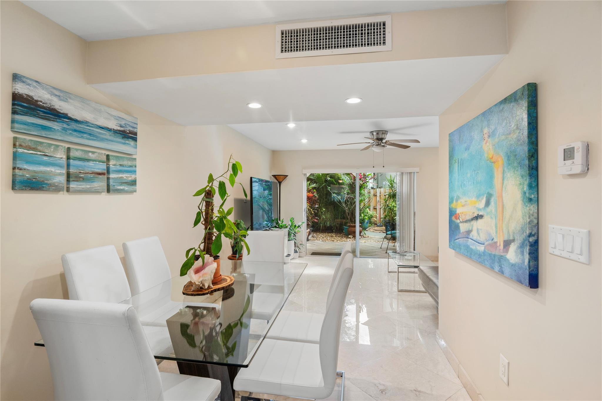 RACQUET CLUB - Residential Lease