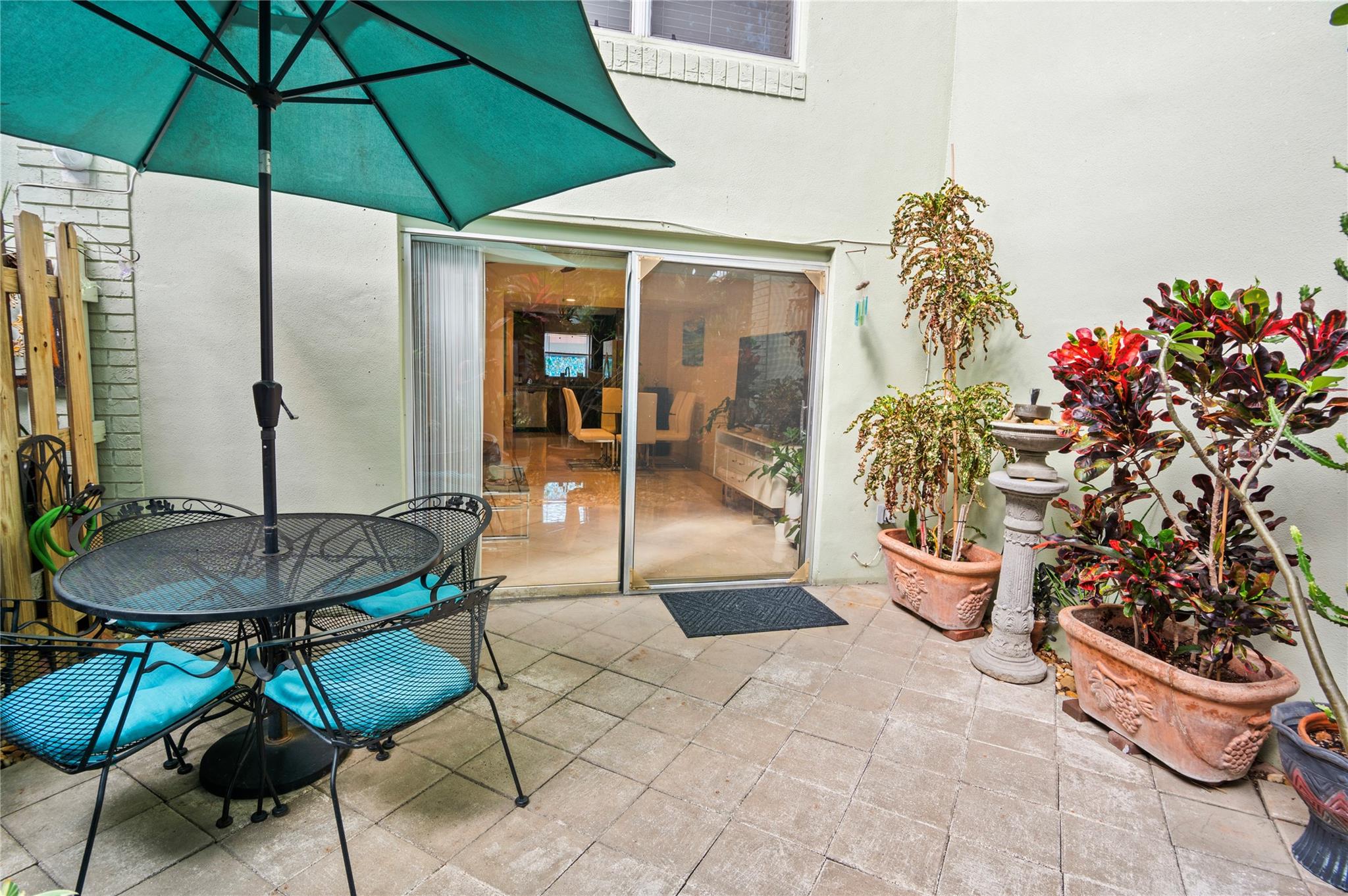 RACQUET CLUB - Residential Lease