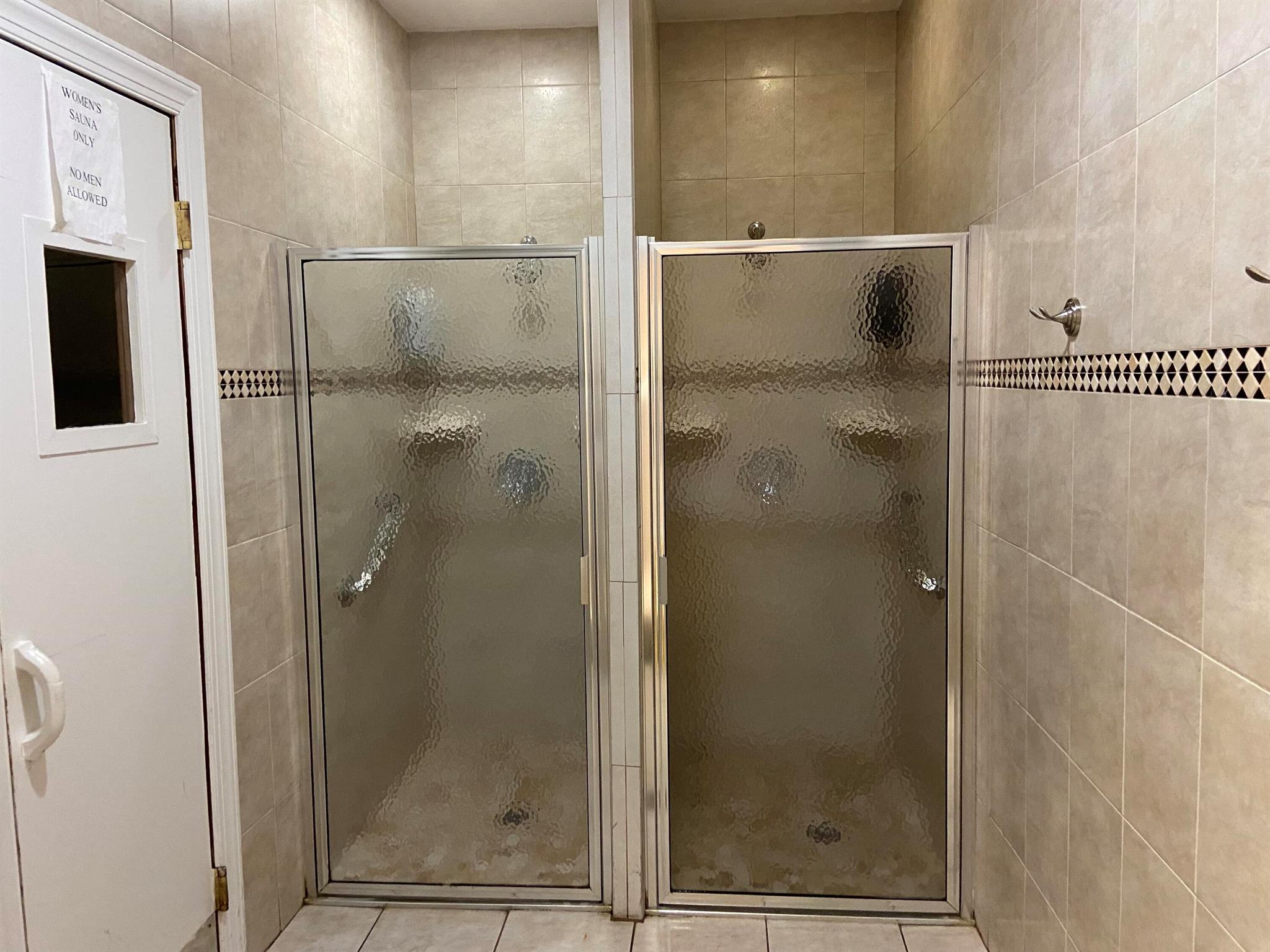 CRESTHAVEN VILLAS CONDO 2 - Residential Lease