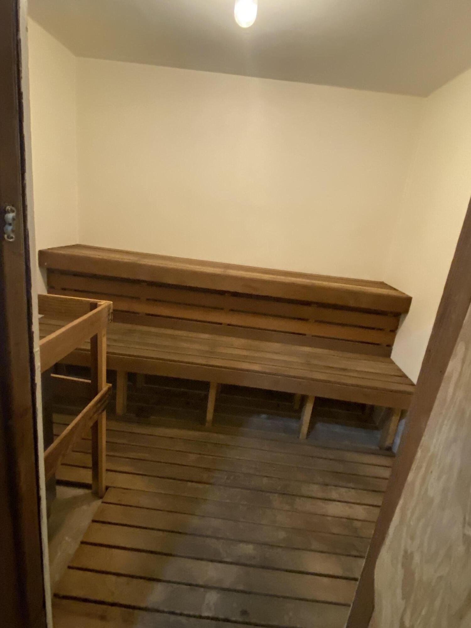 CRESTHAVEN VILLAS CONDO 2 - Residential Lease