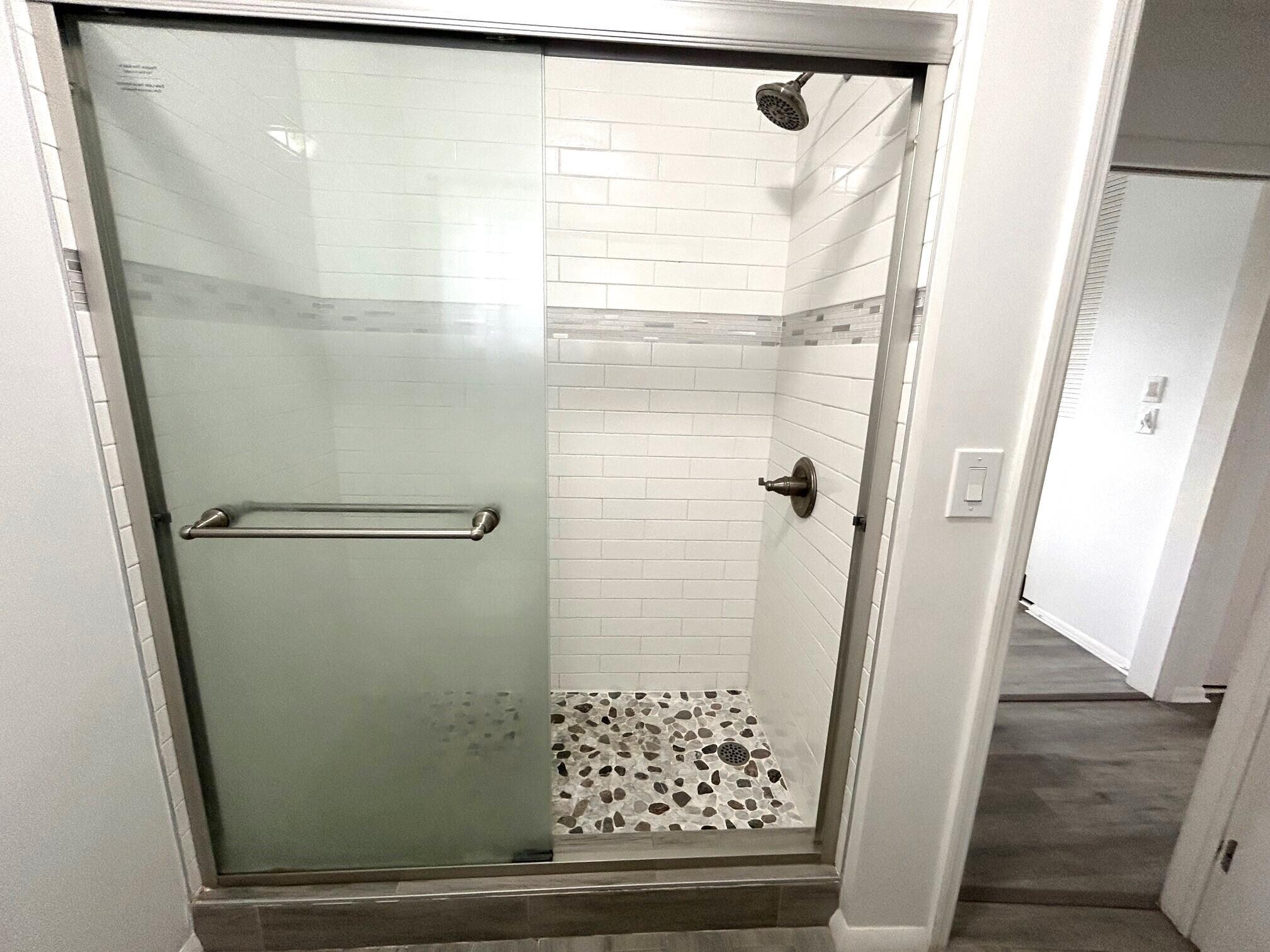 CRESTHAVEN VILLAS CONDO 2 - Residential Lease