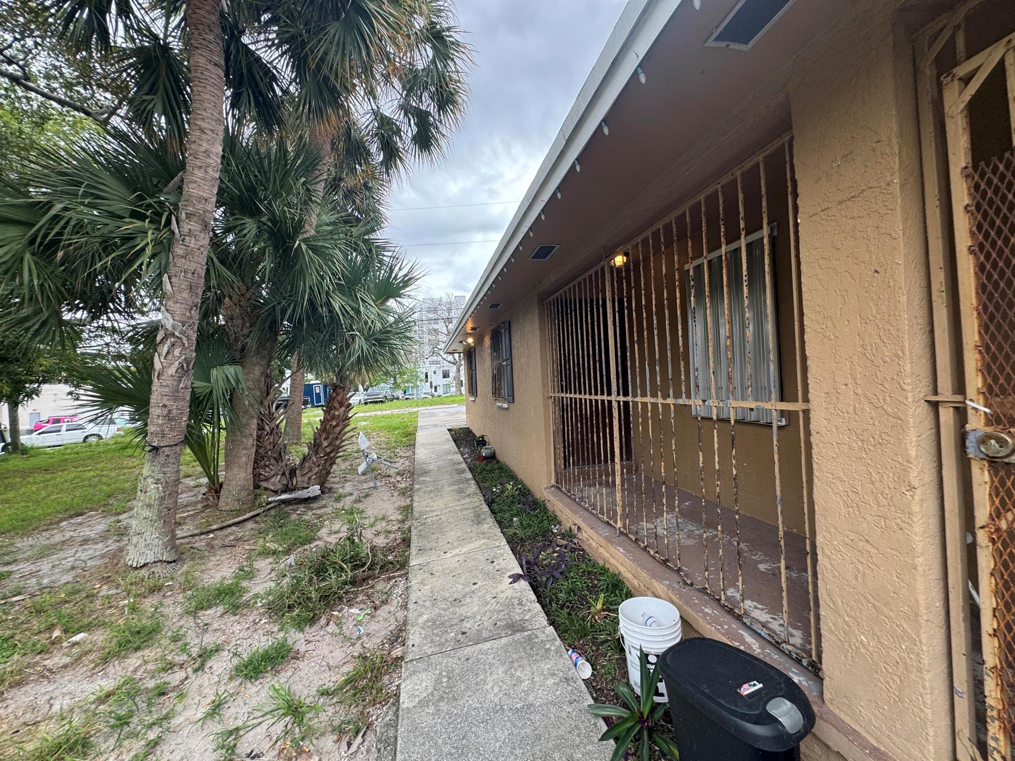 Beautifully renovated 3-bedroom, 2-bath home with modern finishes and bright open spaces. Prime location -- just steps from City Place, restaurants, hotels, beaches, and downtown nightlife. Easy access to major highways.✅ Move-in ready✅ Walk everywhere✅ Unbeatable location