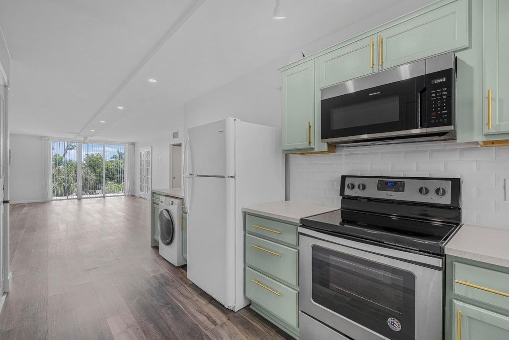 Photo of 1410 S Federal Highway #305, Lake Worth Beach, FL 33460 (MLS # F10499035)