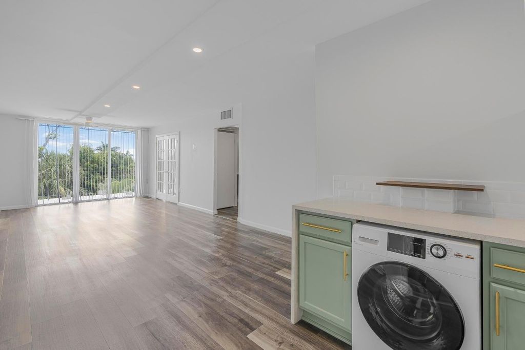 Photo of 1410 S Federal Highway #305, Lake Worth Beach, FL 33460 (MLS # F10499035)