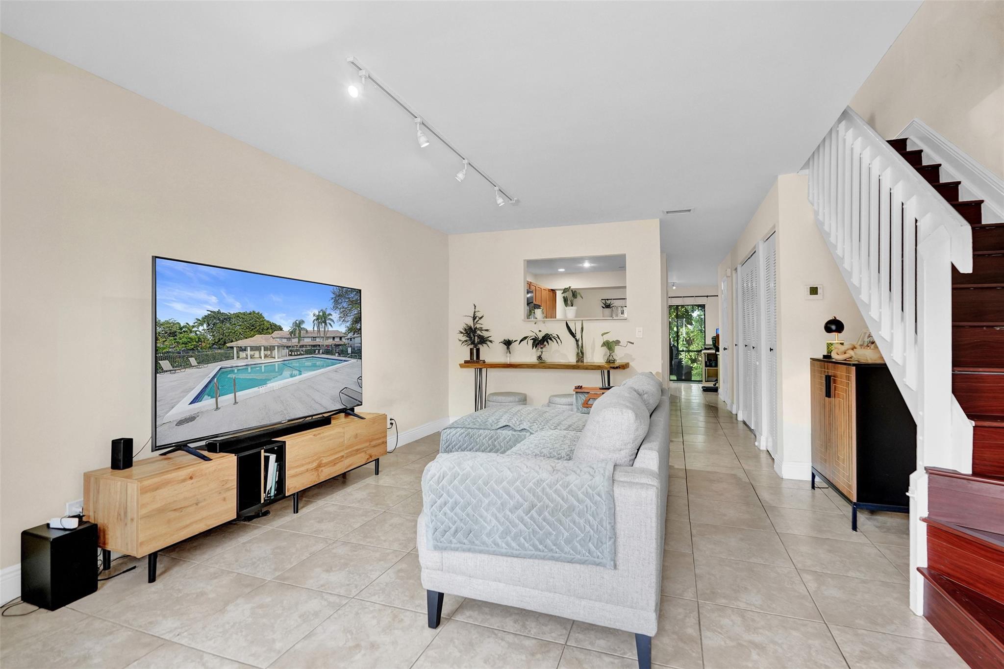 Oakwood On The Green Cond - Residential Lease