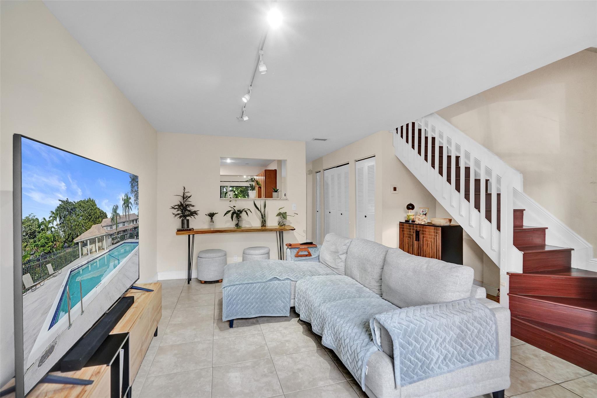 Oakwood On The Green Cond - Residential Lease