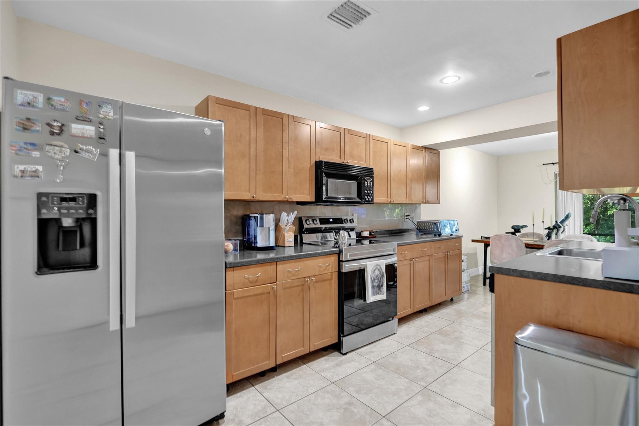 Oakwood On The Green Cond - Residential Lease