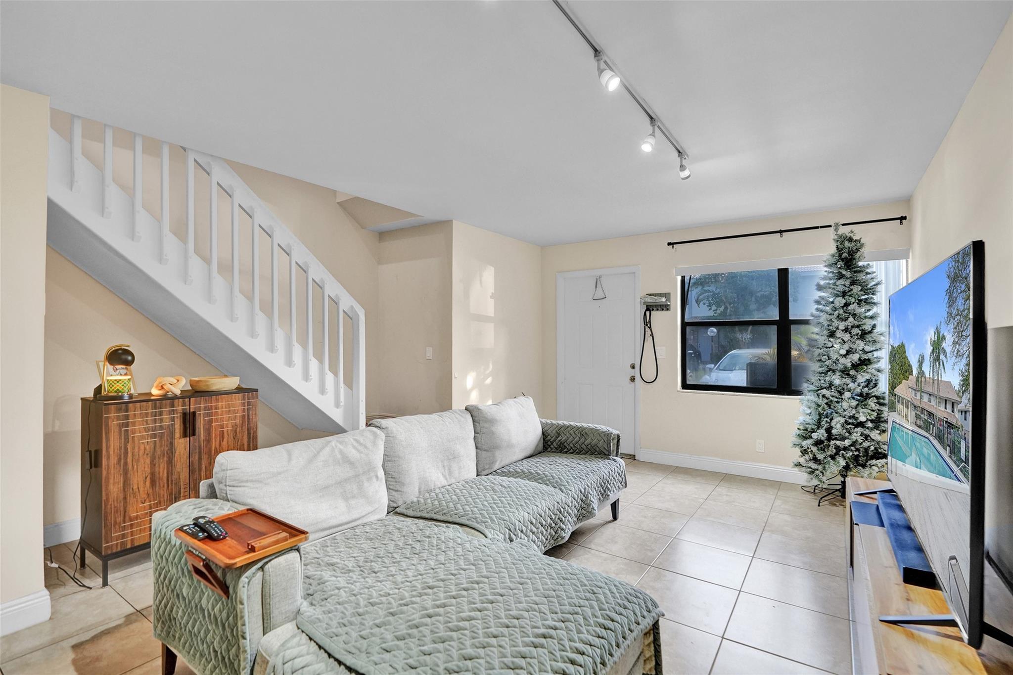 Oakwood On The Green Cond - Residential Lease