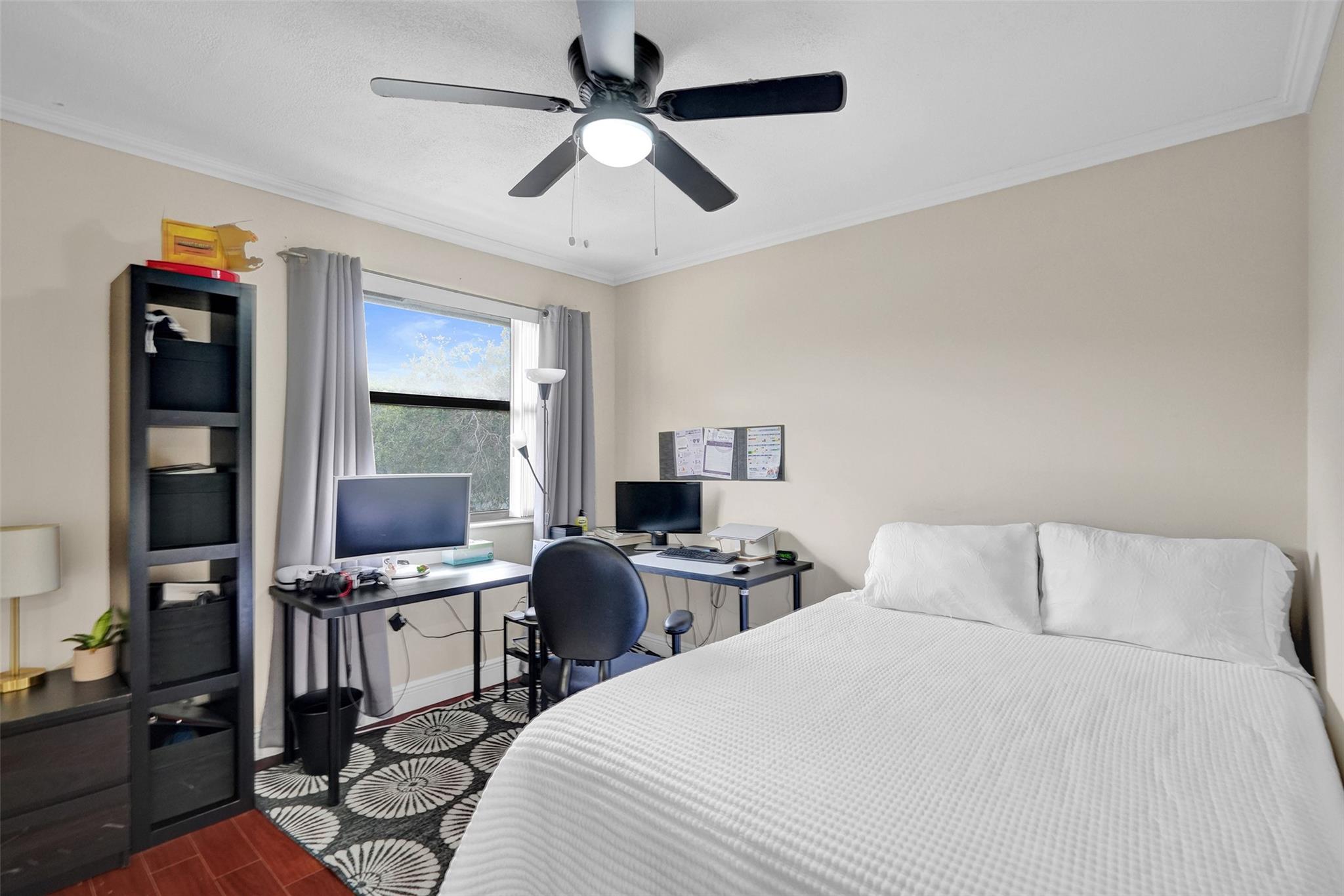 Oakwood On The Green Cond - Residential Lease