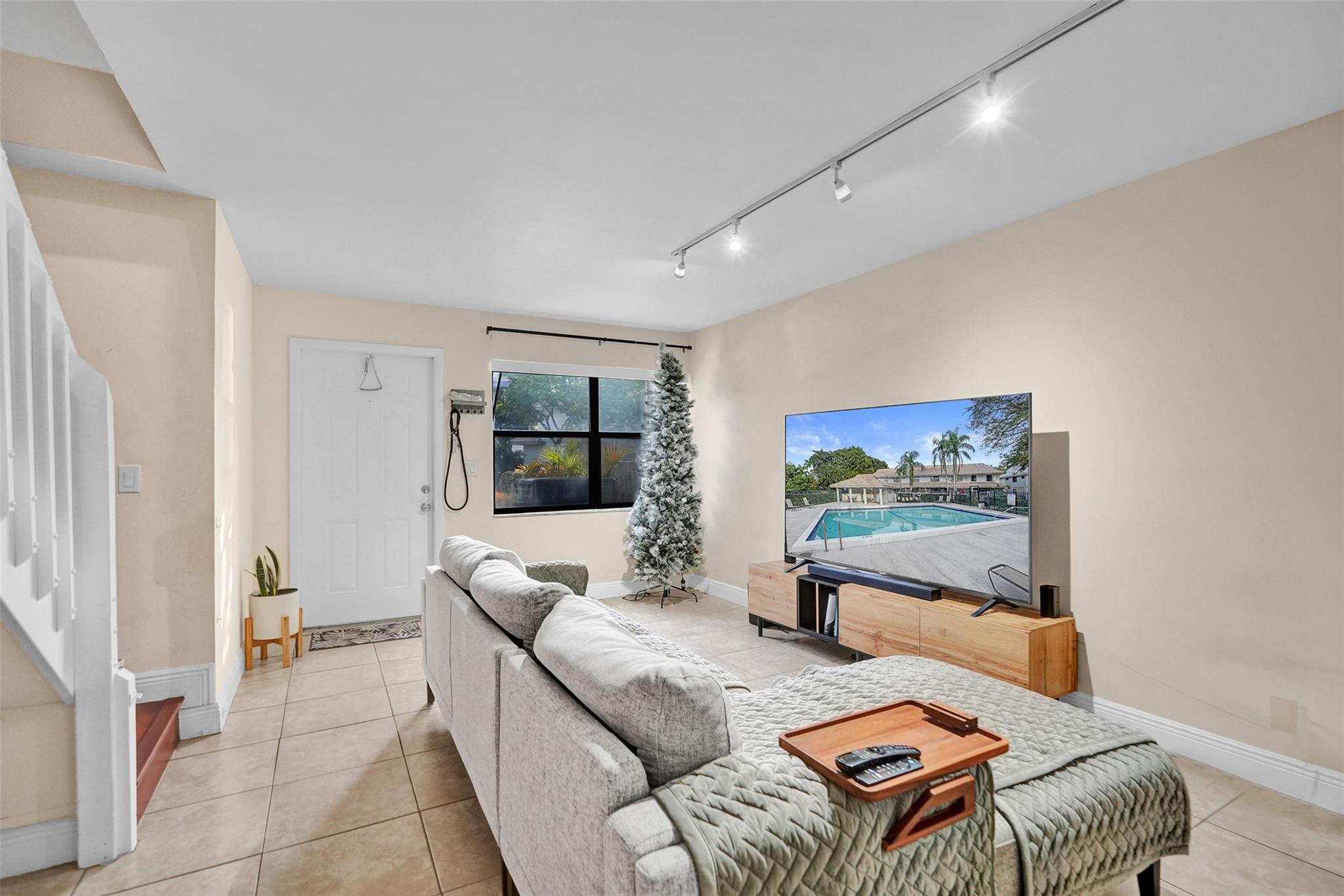 Oakwood On The Green Cond - Residential Lease