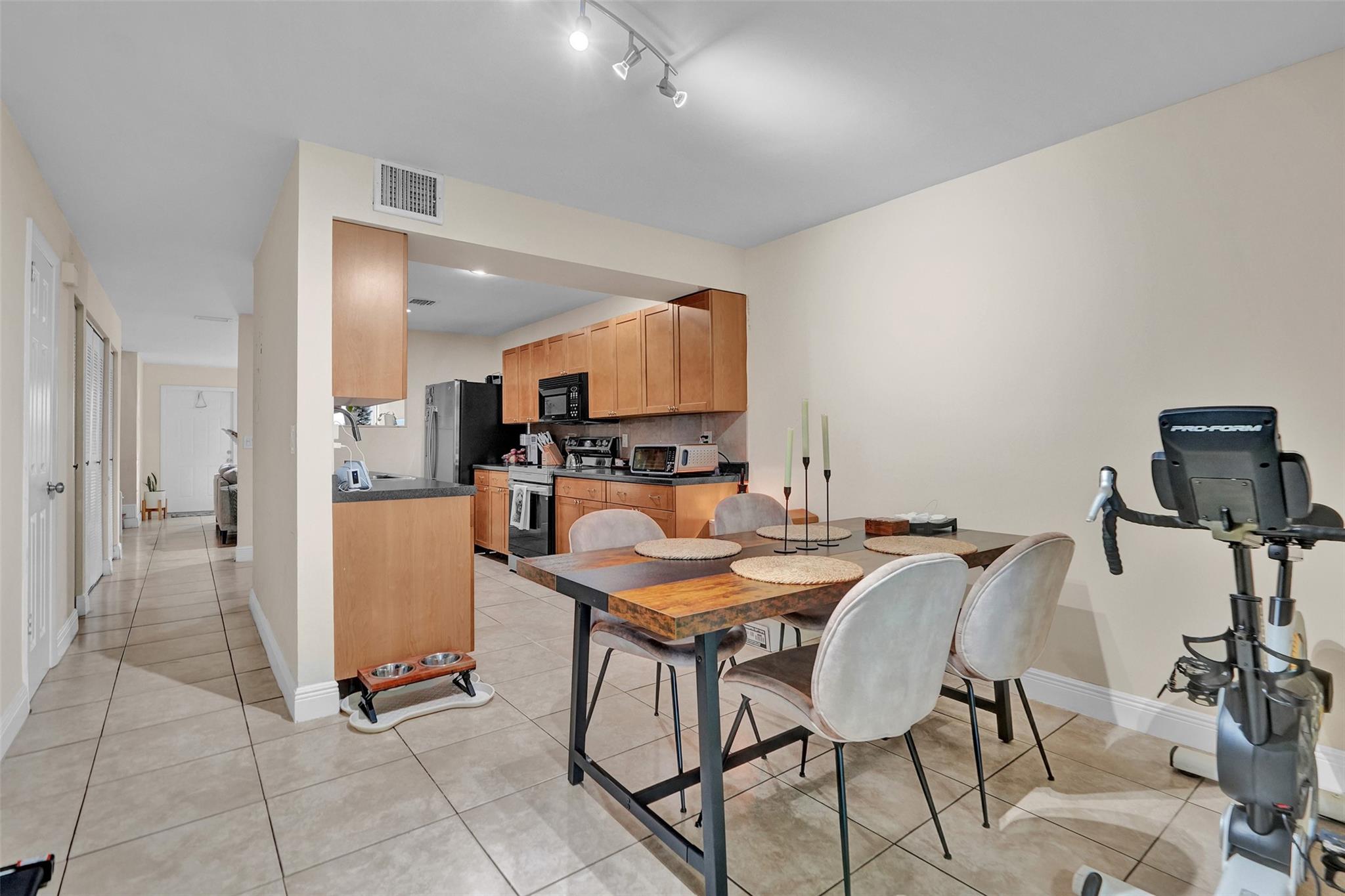 Oakwood On The Green Cond - Residential Lease