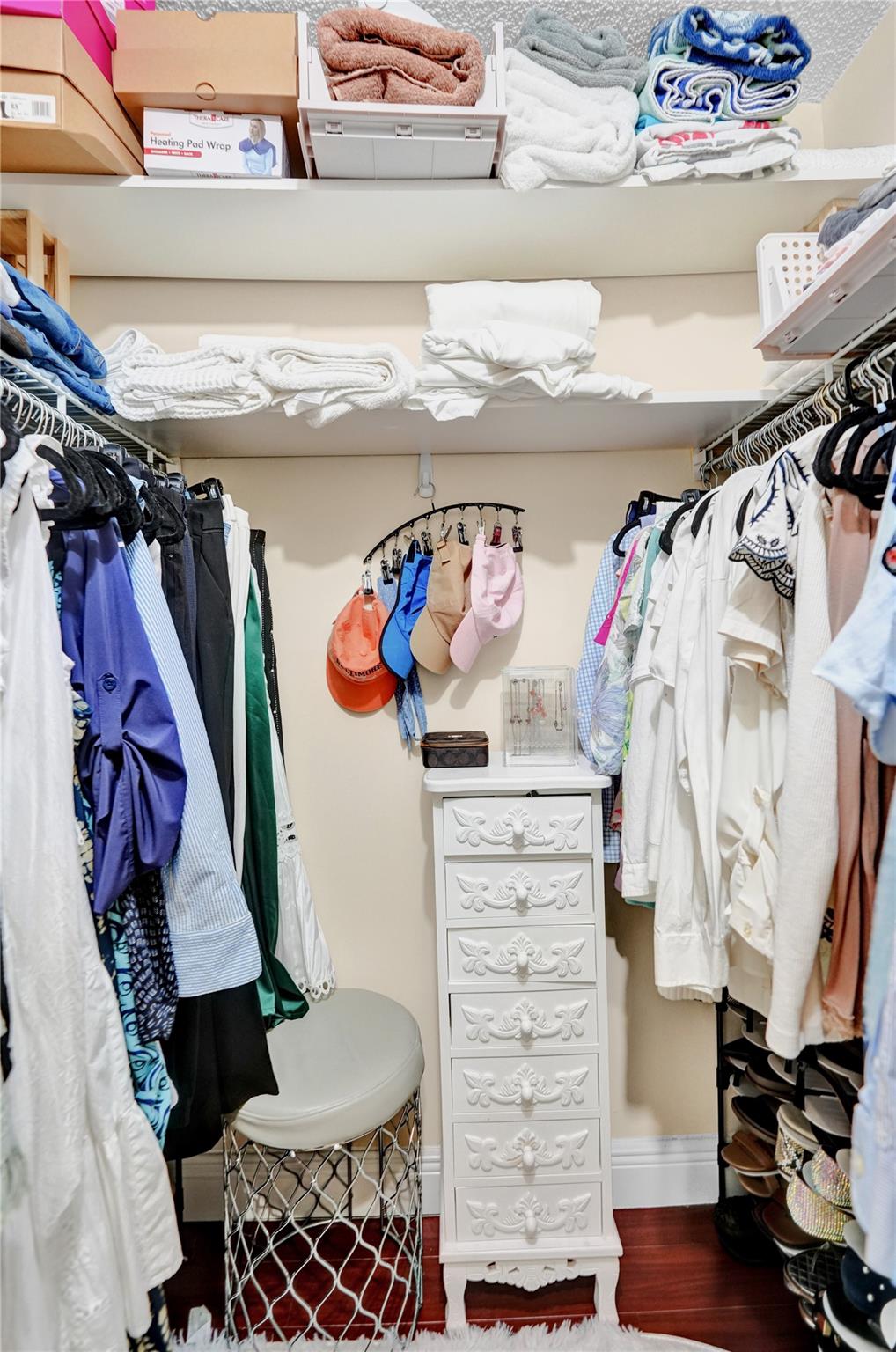 Oakwood On The Green Cond - Residential Lease