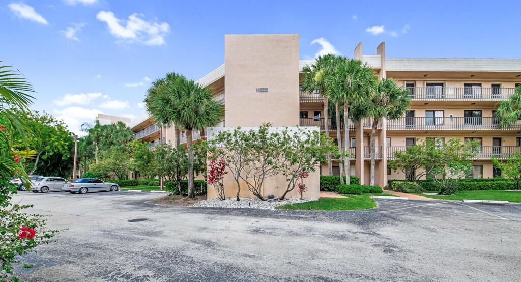 Photo of 4820 Lucerne Lakes Boulevard #407, Lake Worth, FL 33467 (MLS # R10994122)