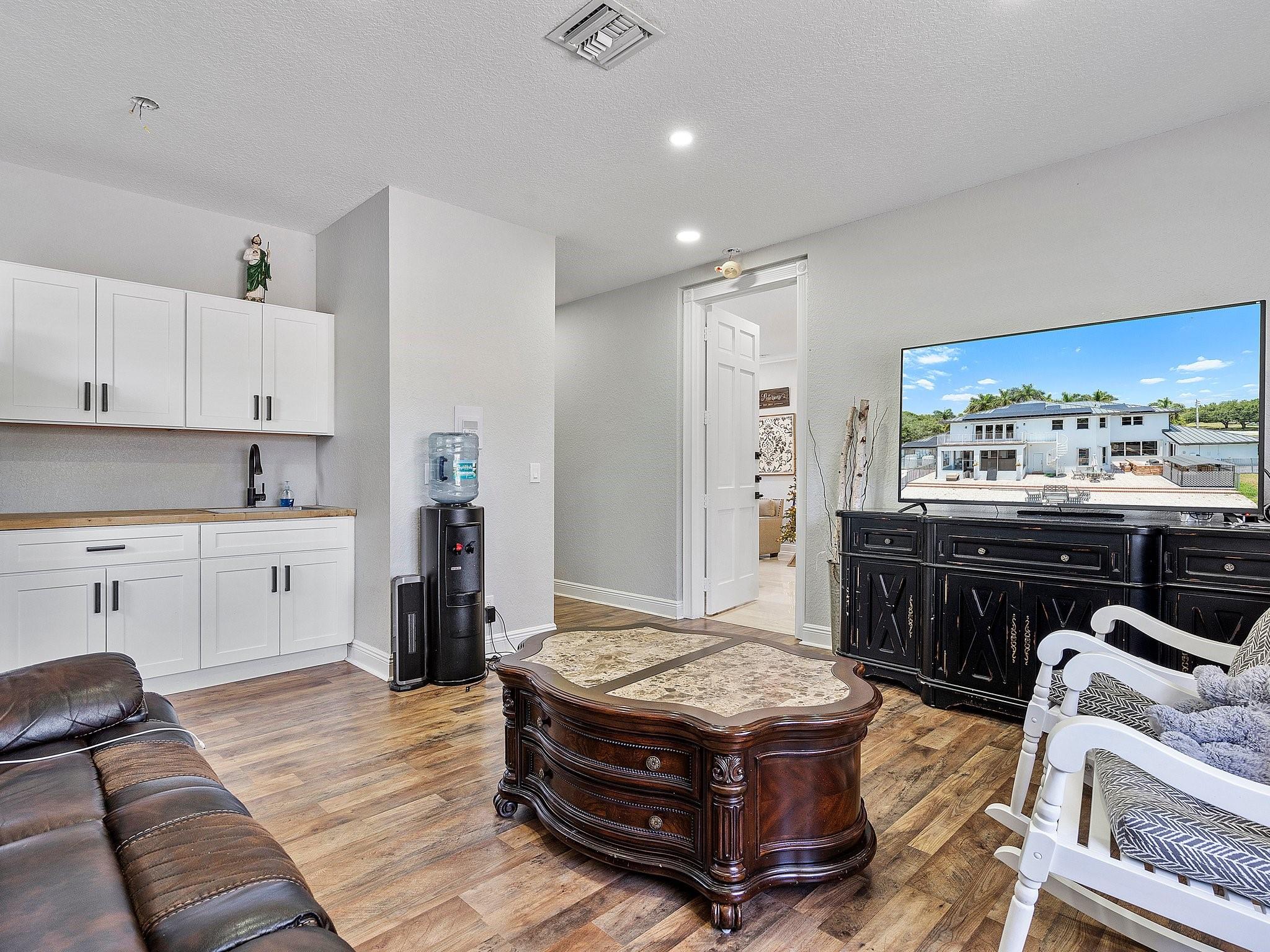 Shauna Leigh 155-23 B - Residential