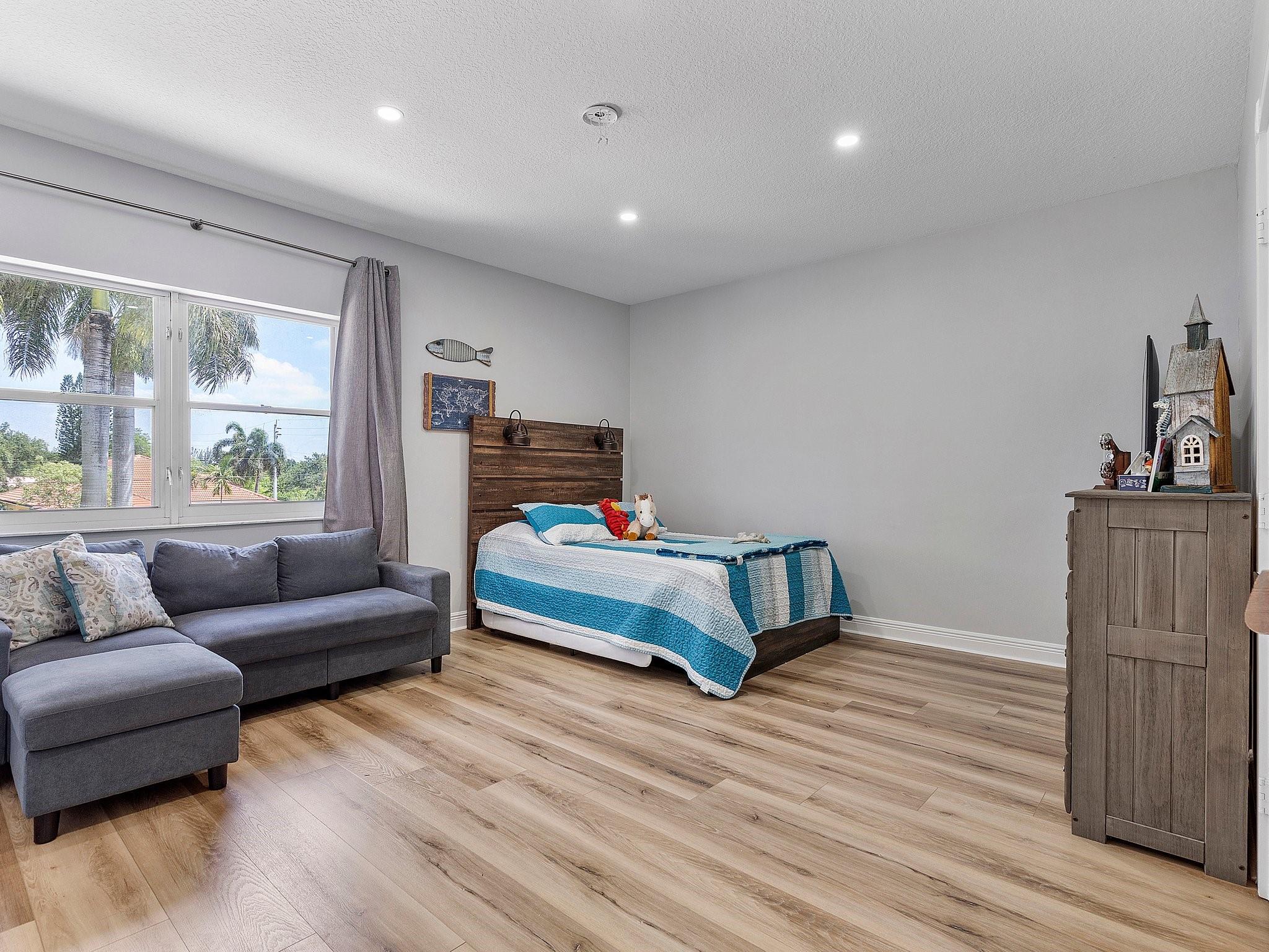 Shauna Leigh 155-23 B - Residential