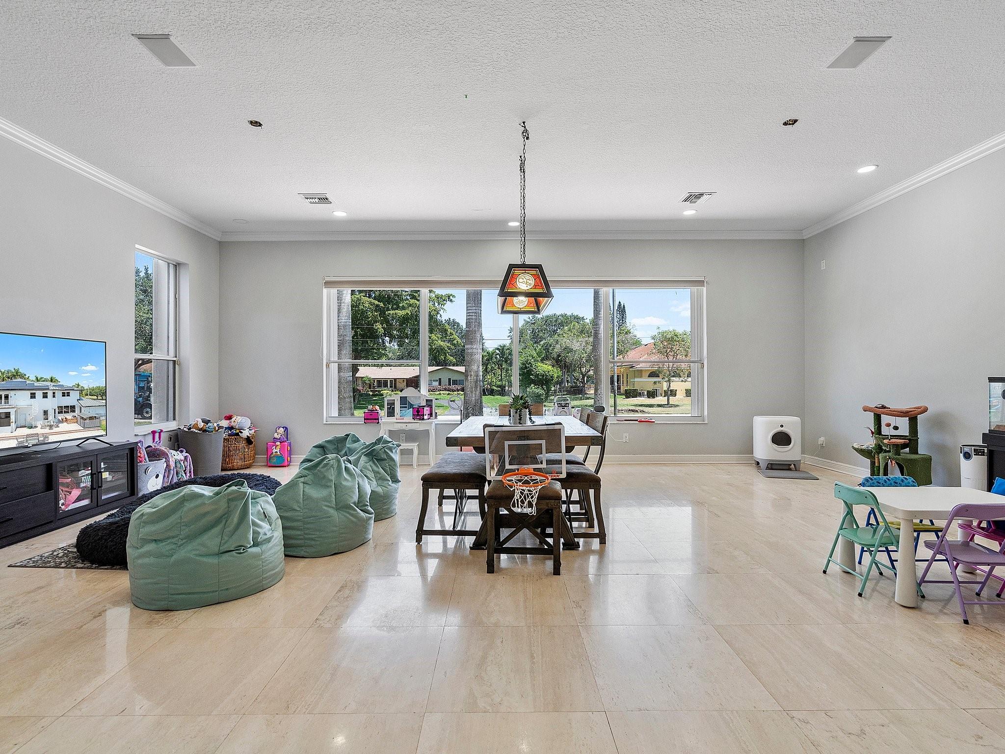 Shauna Leigh 155-23 B - Residential